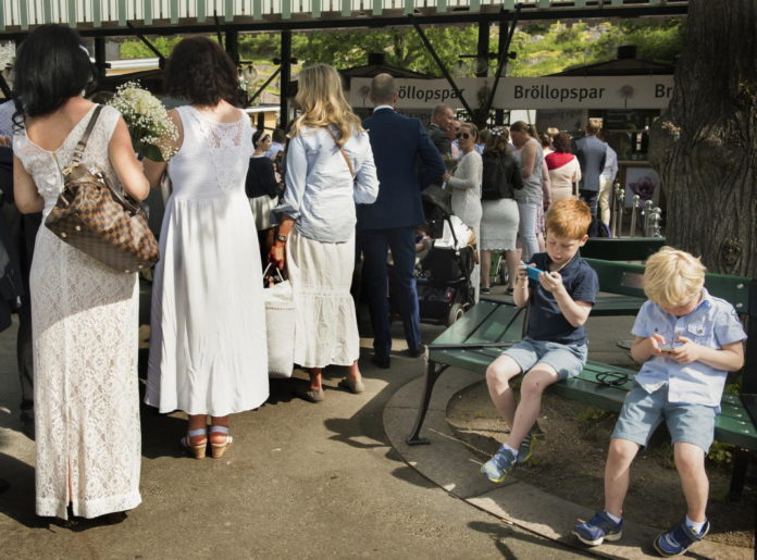 Drop-in wedding at Skansen in Stockholm