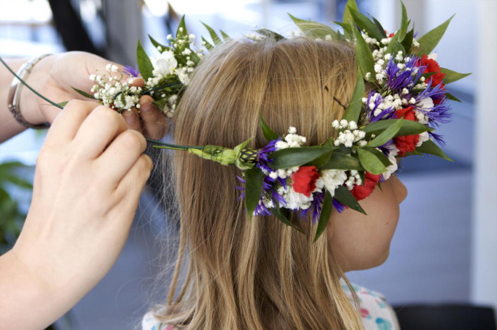 How to make your own Swedish Midsummer wreath