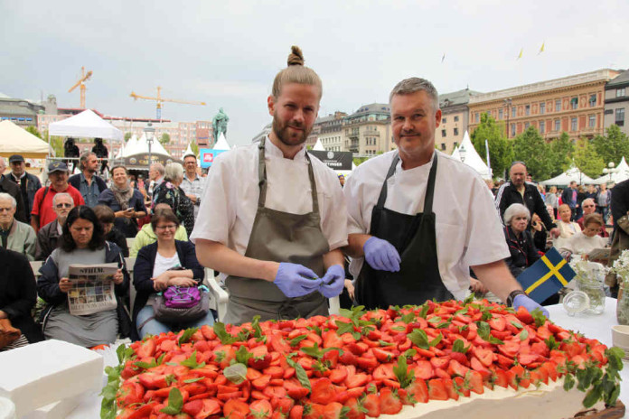Mathias Dahlgren serves a National Day cake